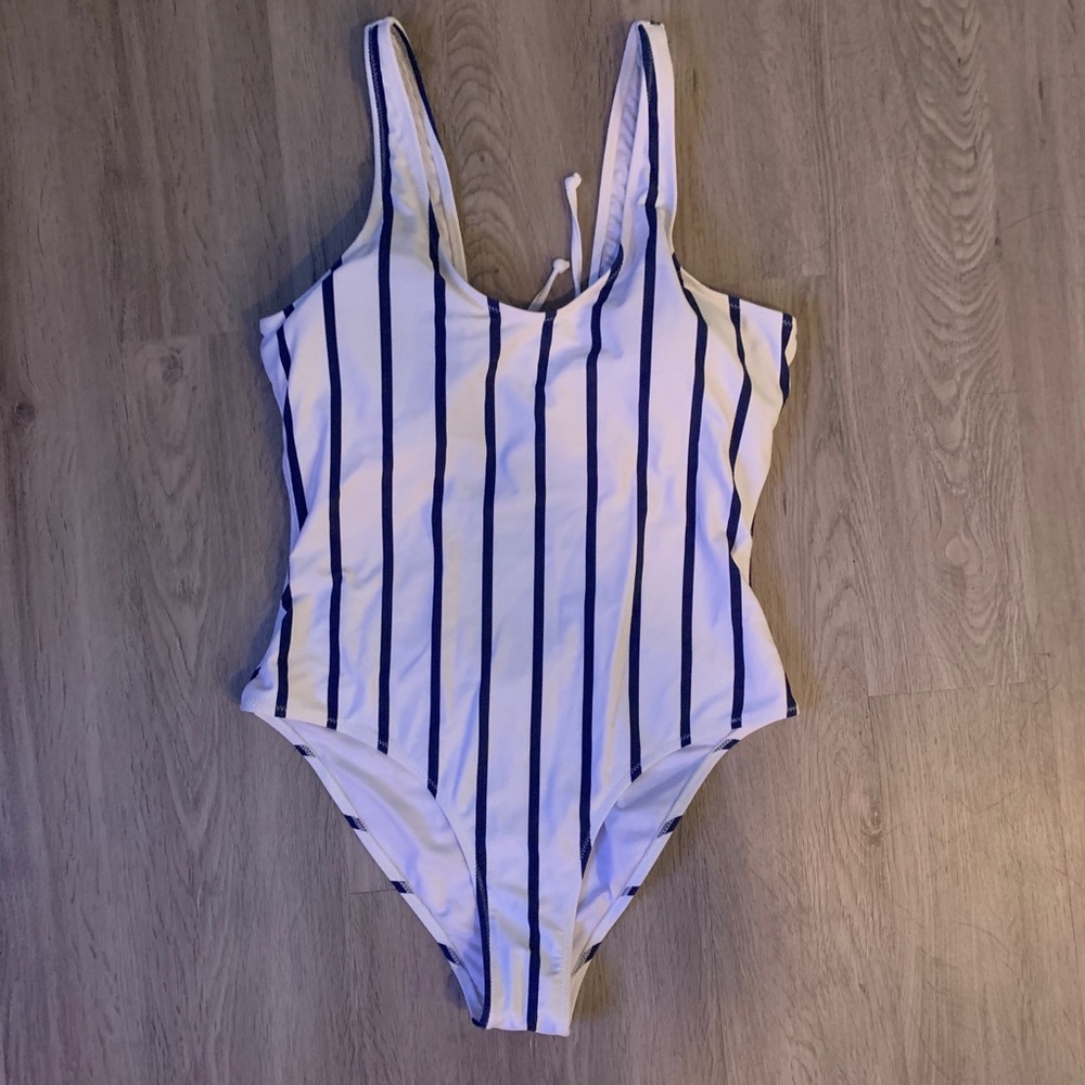 CUPSHE One-Piece Bathing Suit